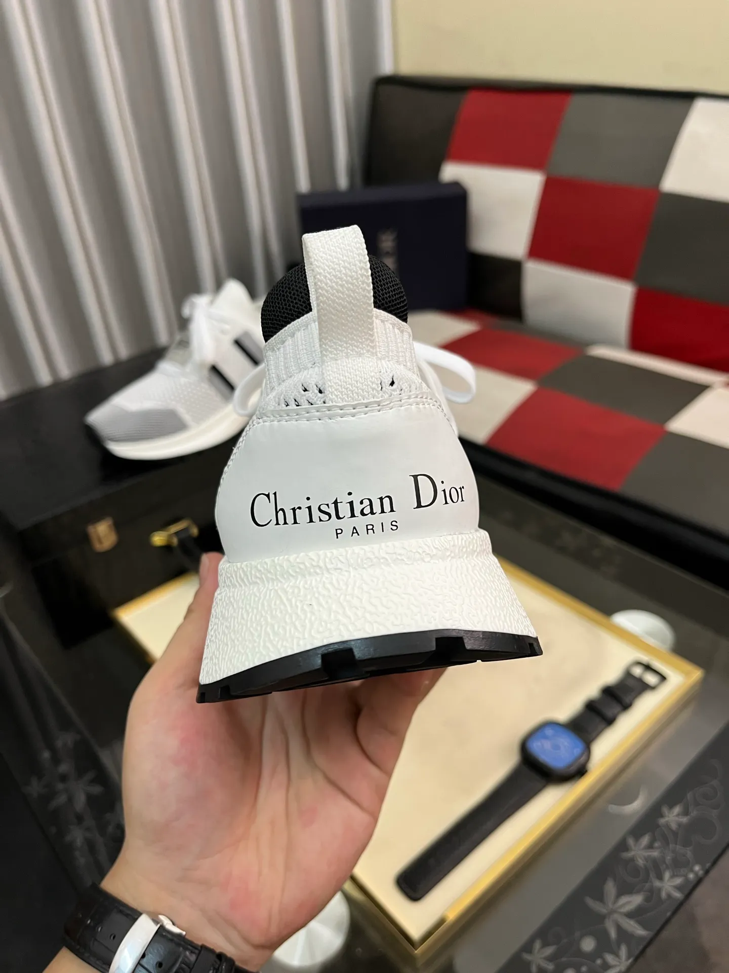 Men's men's shoes 💰400⌚️⌚️Dior unique modern style sneakers. 🏃Casual LeFou original leather😍😍 Yangli (refuses to discolor and rub feet) soles: Original soles specially provided by the original factory, super cool😍 Lace-up to bring wind when walking👍Style design ⚠️Super comfortable and wear-resistant original soles. Code number: 38-443️⃣Colors available